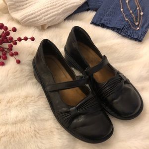 Naot Black Madras Gloss Leather Mary Janes 40